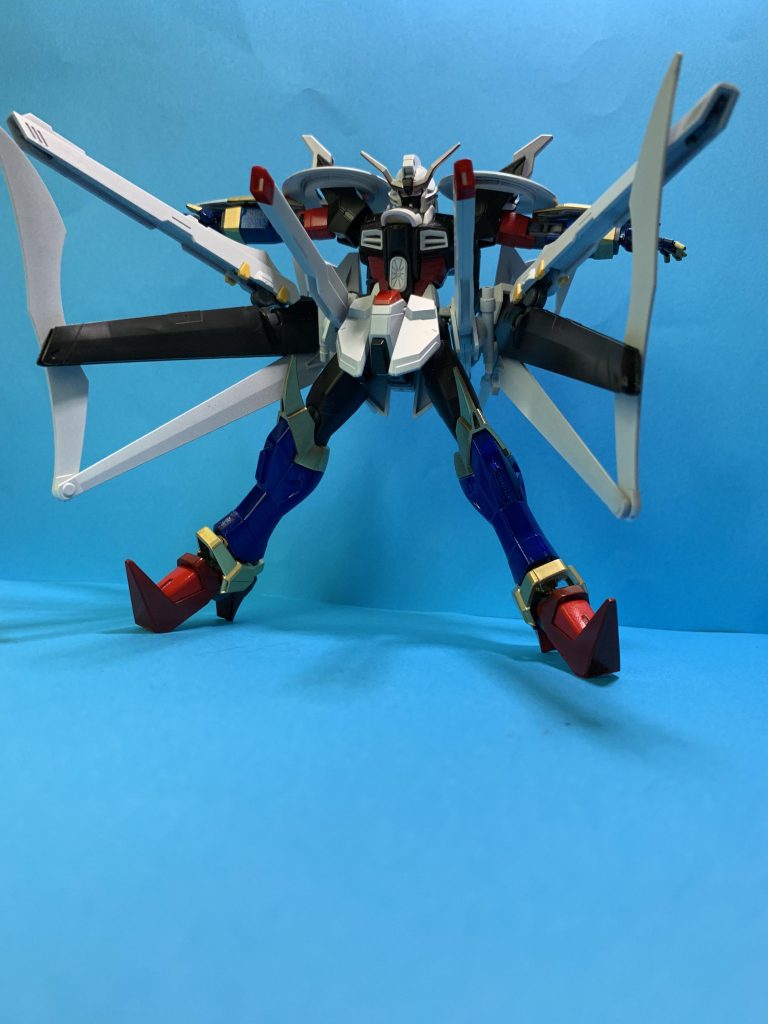 ブラックホールバースト。ワームホールを開いてビームやレールガンを予測不能の位置から叩き込む。射撃と同時に吸い込まれるので想定される絵面は意外と地味。