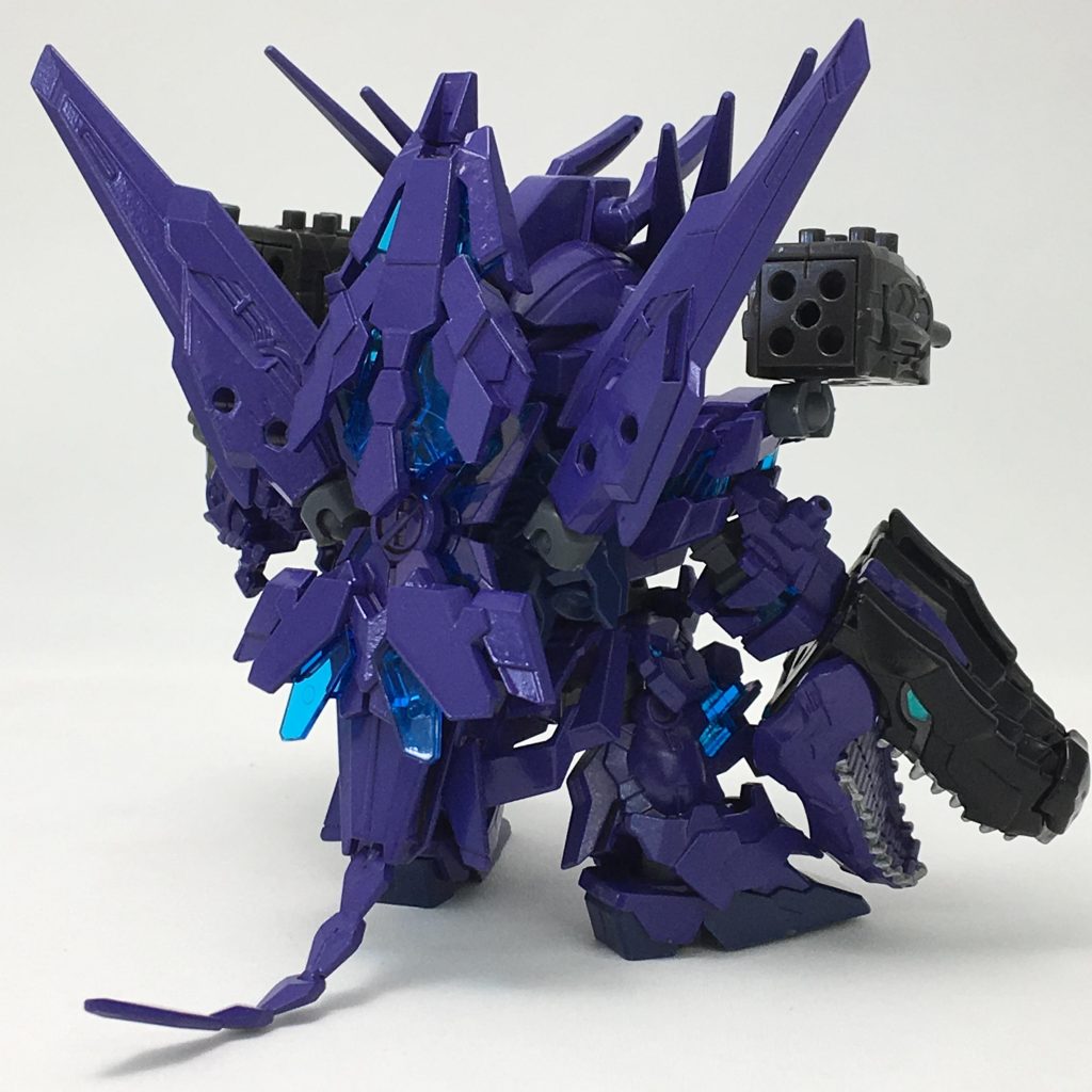 元キットのフェネクスのパーツを生かしながら背中のミキシングをしました。