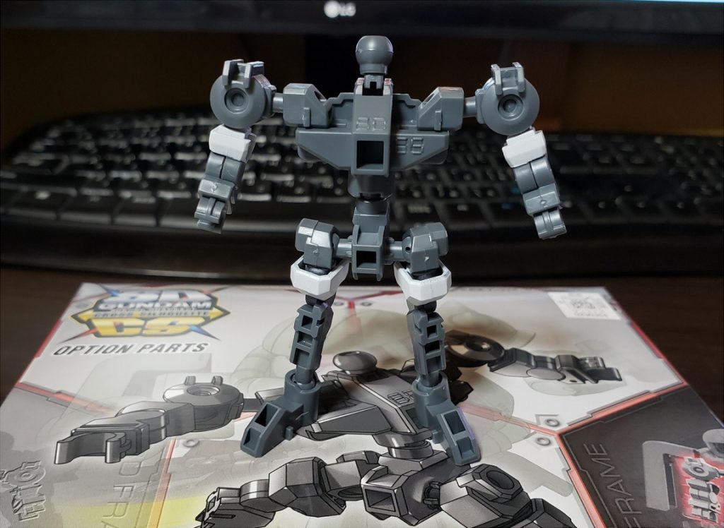 推奨フレームがグレーでしたので買い置きのグレーを使いましたが
二の腕と腿の部分はちょっと見えると気になるかなぁと思い
間接箇所ほどマスキングして白に塗装してあります。