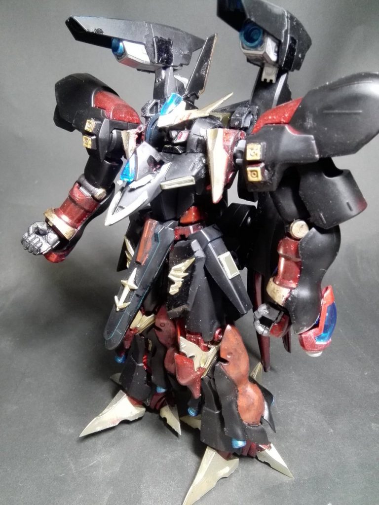 正面。
機体イメージとしては武装も含めてヴァルシオンをイメージして作りました。