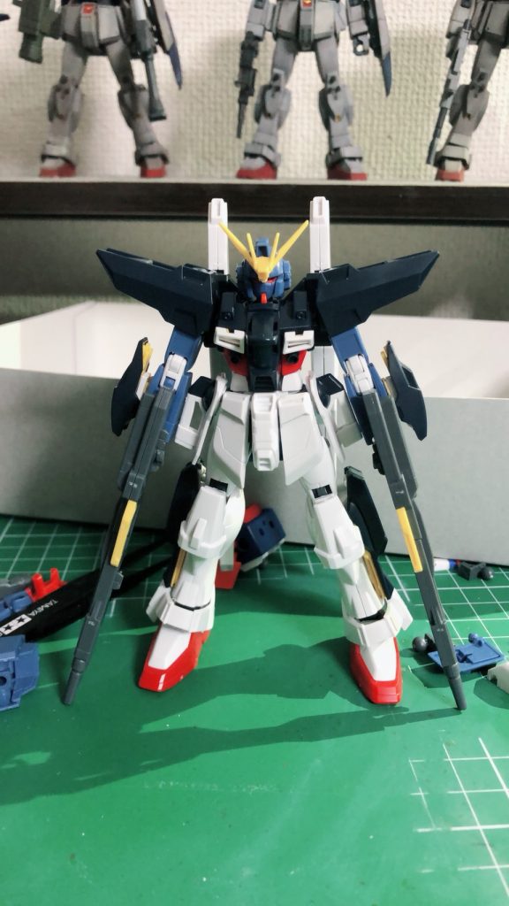 そこから腕の交換や膝アーマーの追加をして