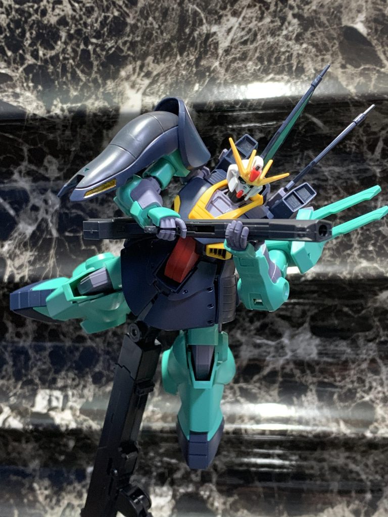 射撃武器はディジェ同様、ビームライフルとクレイバズーカ。

カラーリングは成型色が気に入ってるんで一部マーカーで塗るに留めてます。