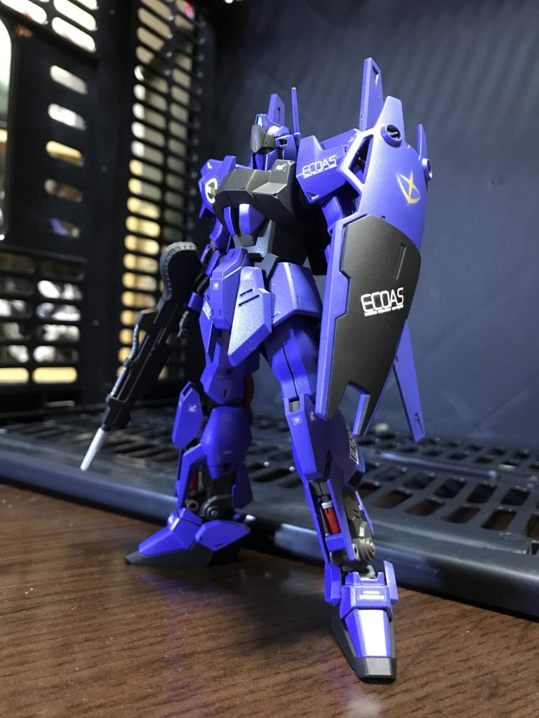 シールド装備の百式です。