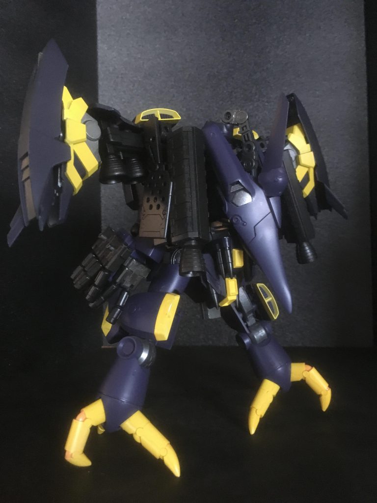 MA形態の時にミサイルコンテナを射出してない場合はブースターとして利用されるが、長く使うと熱で爆発するので良い具合のところで射出する。