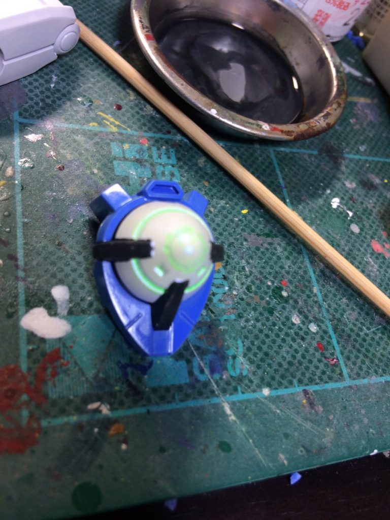 GNドライヴの発光を蛍光塗料で表現