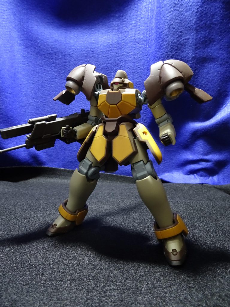 マグアナック本体はパチ組してつや消しを吹いただけです
肩と腰の増設パーツはクレオスのレッドブラウンで塗装した後つや消しを吹きました
バーニアはガンダムマーカーエアブラシでシルバーを吹き内部はゴールドで塗装しました