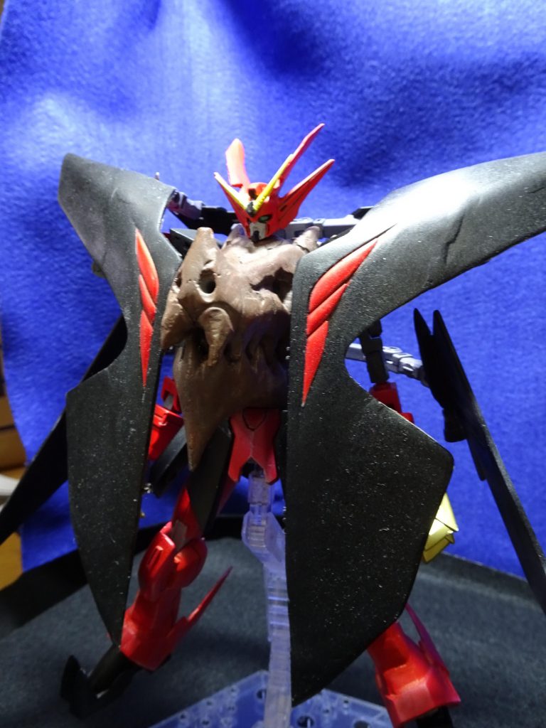 兵装1:アクティブクローク
この機体の役割を全うする為に必要な装備。特殊コーティングが施されておりドートレス・ネオのビームすら防ぐことが出来る