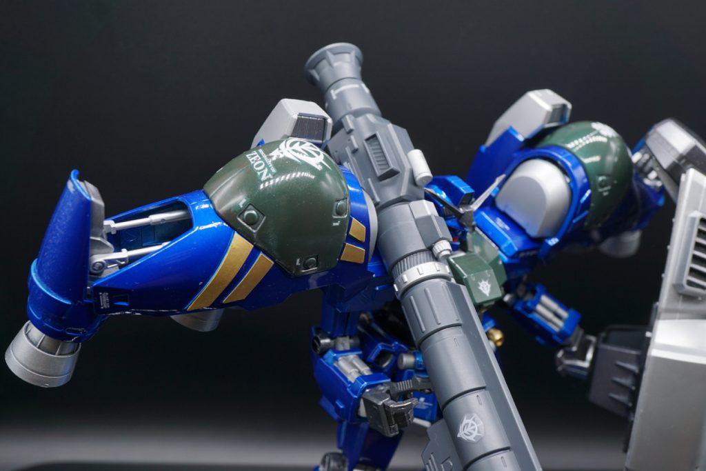 ボディーカラーはアナベル・ガトー専用機体の青&緑に塗装。各部にジオンのデカールでジオン色を濃く。