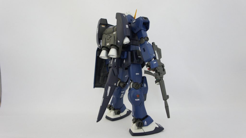 腰から出ている尻尾バーニアはゼータプラスからの流用です。