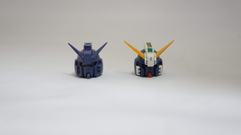 正面から見ると顔が全体的に引っ込んだと思います。アンテナもＭＧマークⅡの物を使い大きくしました。