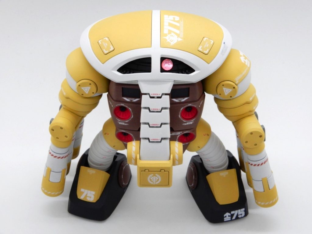 リアル感を取ってサンドイエローかと迷いましたが、旧キット箱絵の明るい黄土色の鮮やかさが忘れられない。胴体の茶色やスリッパの黒は明るめに、淡い色合いで処理しました。