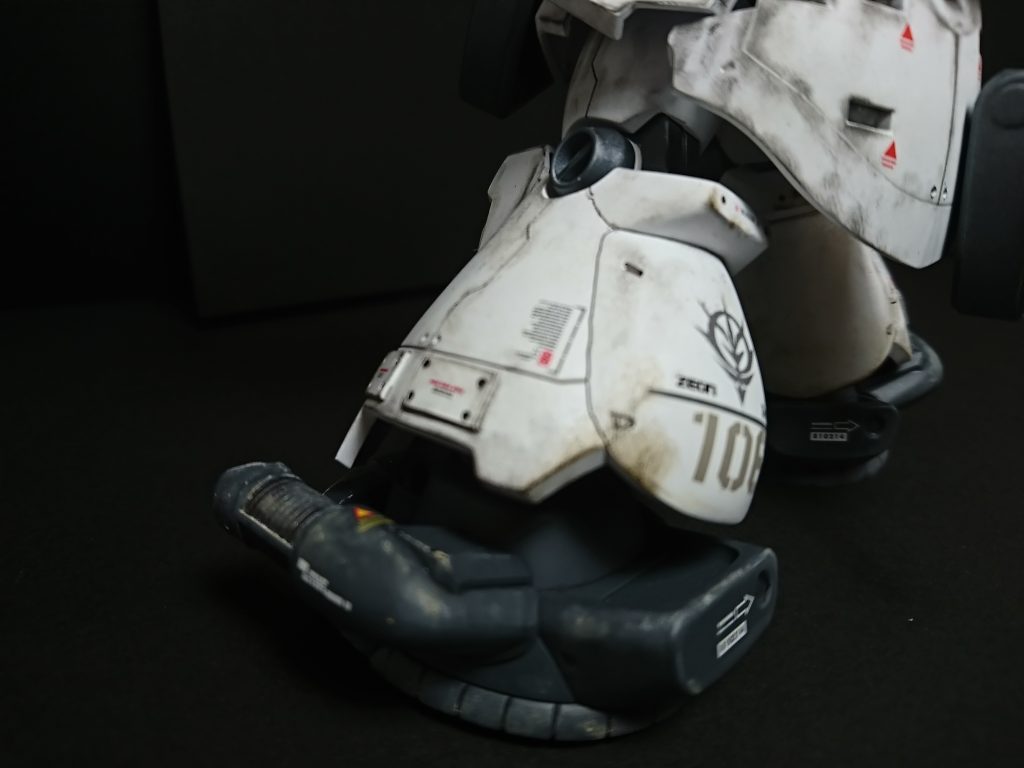 デカールはハイキューパーツのRBコーションデカールとガンダムデカールを適当にチョイス。
キャンバスが白いと何でも貼れます。