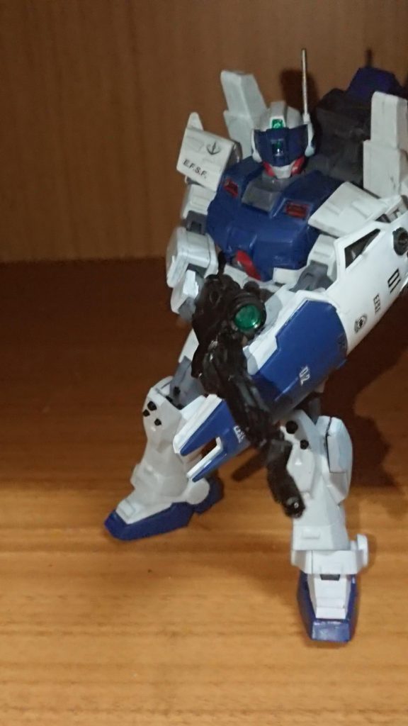 スナイパーライフルもこの様に構えれます(笑)