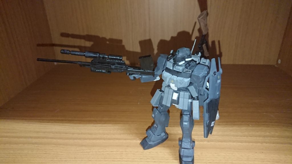 「……スナイパーライフルを両手持ちだと誰が決めた。狙い撃ちならこれでも可能さ」
的ないたい台詞を入れつつポージングというw