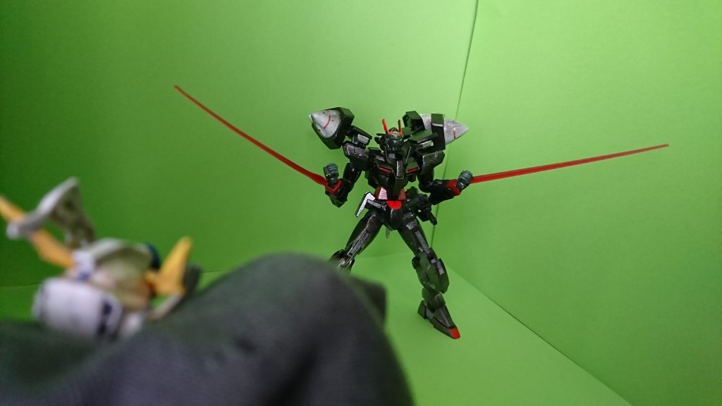 「どうしてもやるしかないのか…」
銃とサーベルを構え立ち向かう