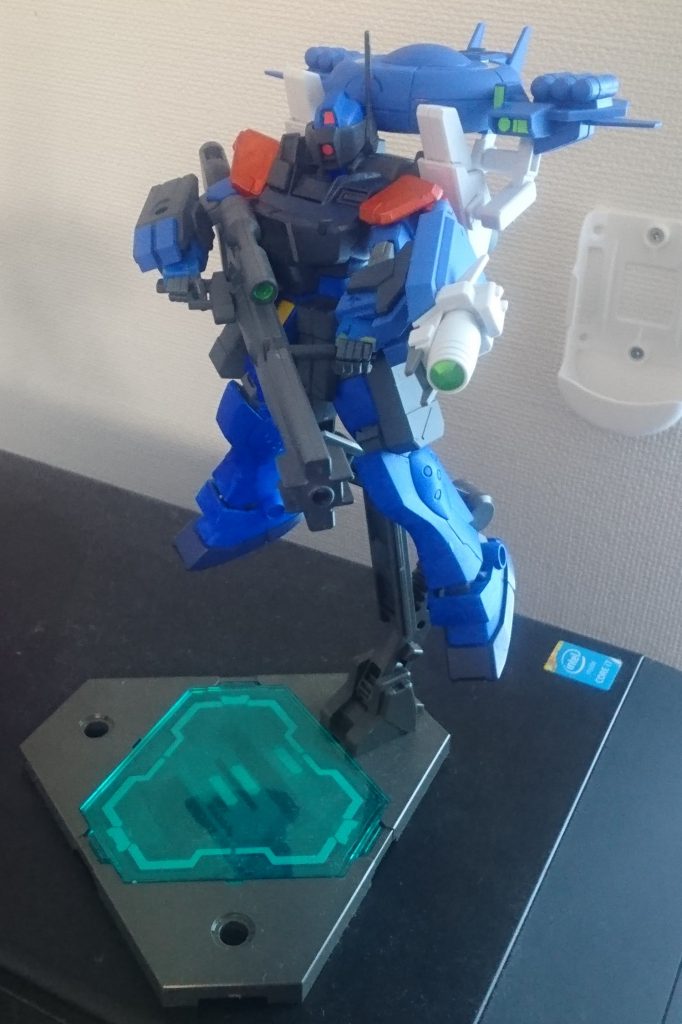 メインの戦いは大型レドームによる索敵と大型ビームライフルでの狙撃
シールドセンサーによる情報収集、通信遮断子機による妨害も得意