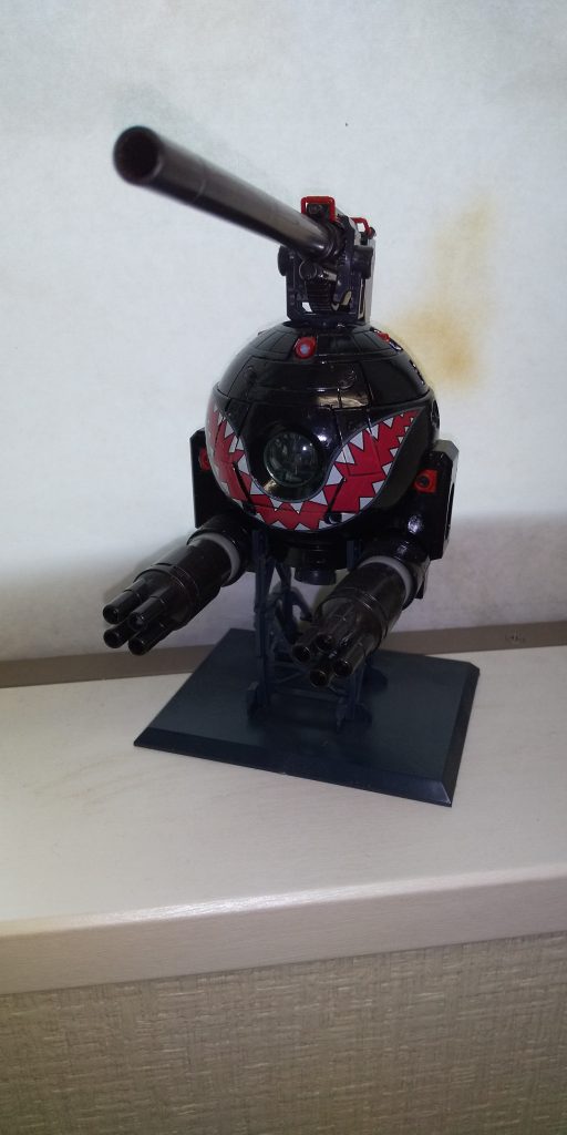 カラーリングを黒にして、ミサイルランチャー装備にしました。