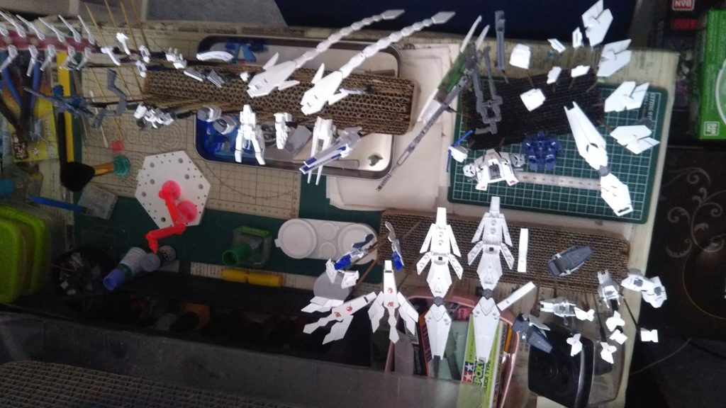 アームドアーマDEのiフィールド発生器等部分塗装も疲れます。