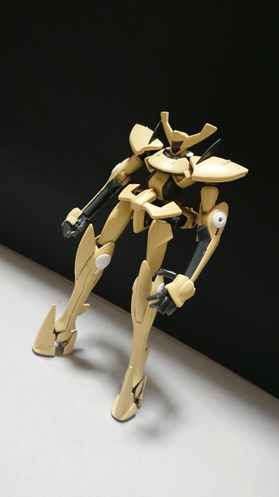 機体名：イナクト・テンポ

[武装]ブレイドライフル、20㎜機銃、疑似大型ソニックブレイド(GNビームサーベル)×２。

[総合スペック]1.0～13.0の内。
6.9～7.5と想定。

φ・エンに指示を送っている者が操る機体、バックパックを装備すると大型ブースターのおかげで常時飛行が可能となり変形時は通常のイナクトを軽く上回る推力をもつ。