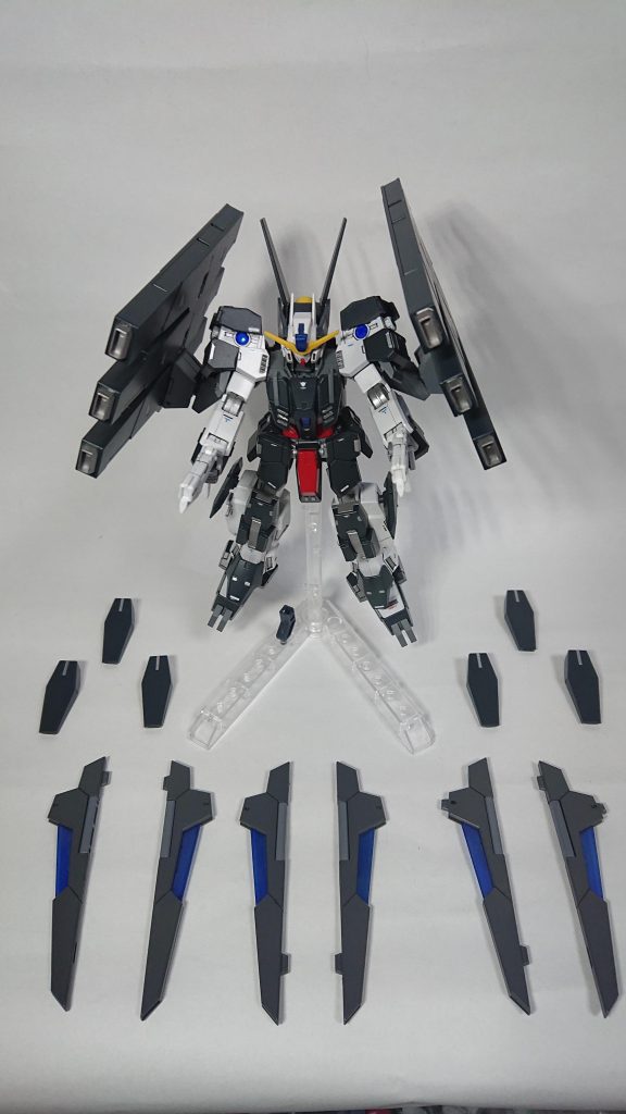 フルバースト時の武装。 これで一斉射撃です。 台座がないのでかっこいい写真が撮れませんでした。 閲覧ありがとうございます。