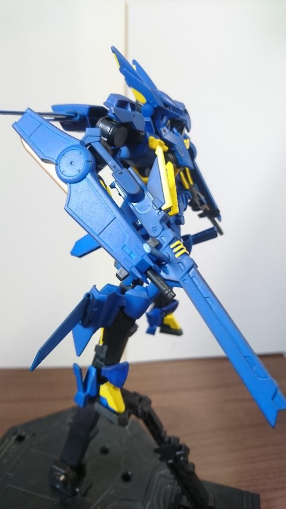 ・横から カラーリングはマクギリス専用のグレイズリッターとグラハムの搭乗したブレイブのカラーに寄せてみました!