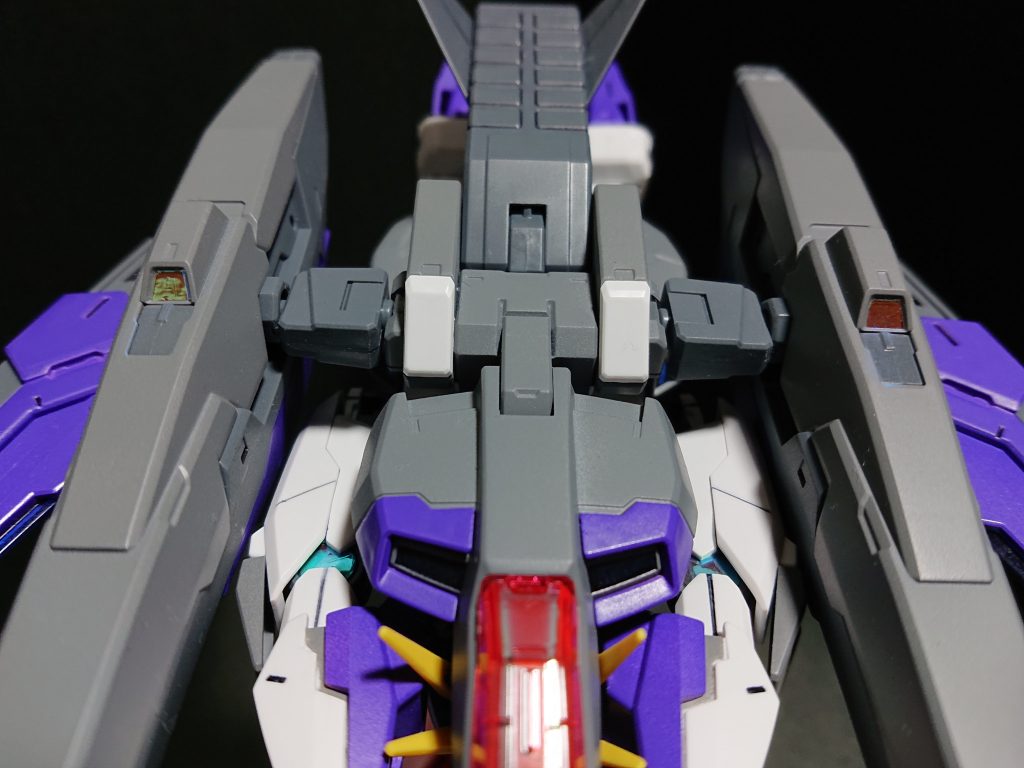 以前と同様にホログラムシールを各所に使っています。
ベースの色によって変わるのが面白いですね♪