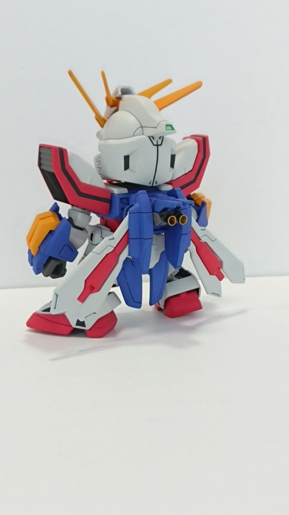 バーニアは市販パーツに交換。
分厚い肩は接着面で小型化しています。