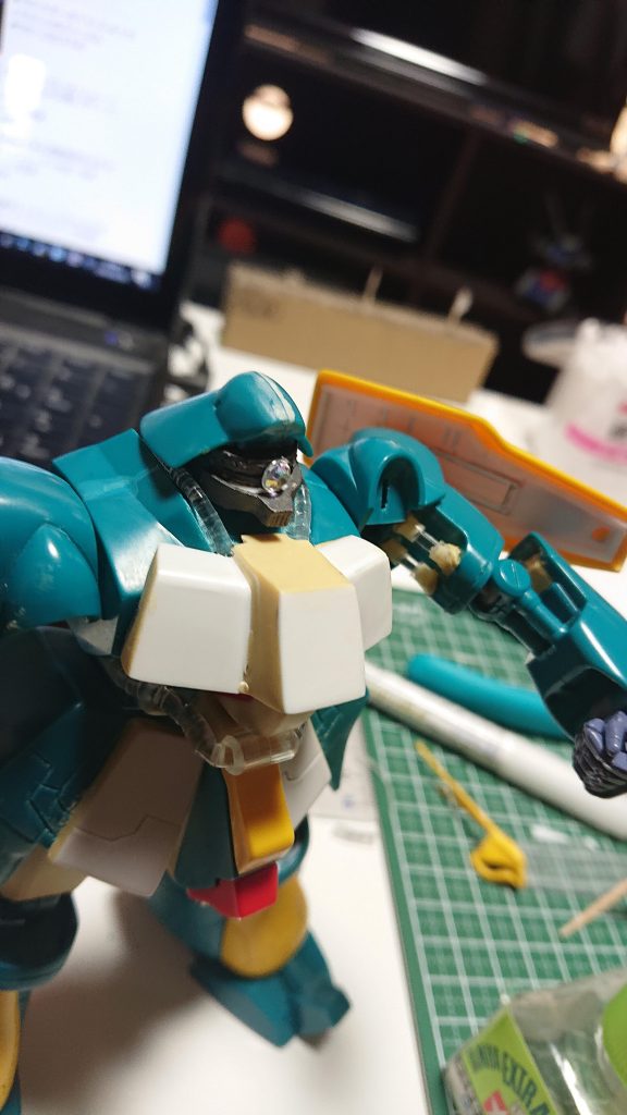 顔の内部は旧キットの説明書の設計図っぽくなるように作ってみました。
…まだまだですね。