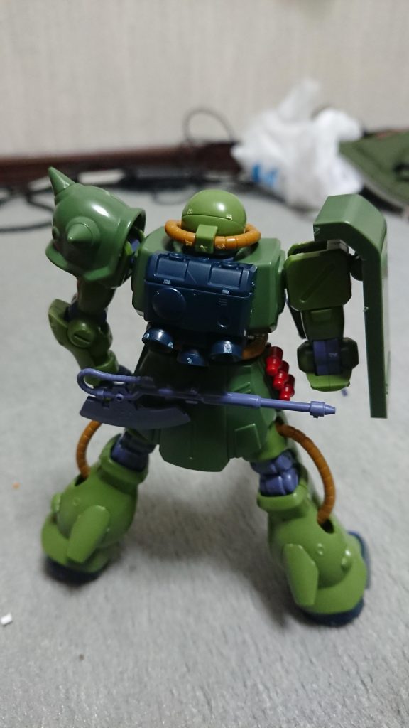 ザク系にしては、細身のデザイン。
カラーリングがハイザックに似ている。