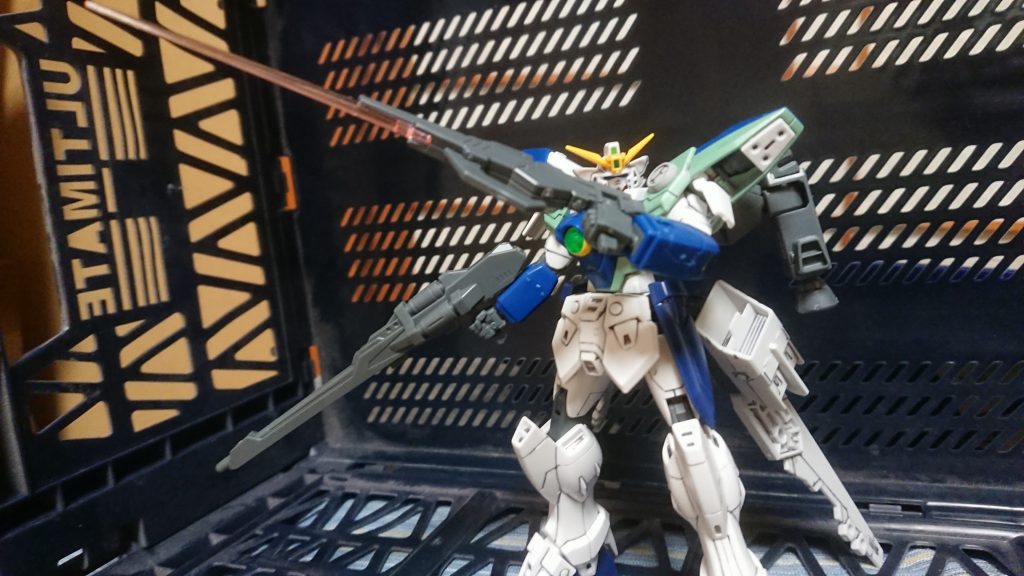 ゼロシステム発動時の姿は「ゼロシステムの制御ユニットを取り付けた姿」として再現してみました。
パーツはリアル戦士の墓こと自室から発掘したジャンクです。