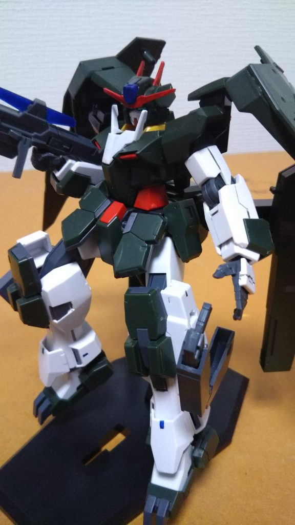 GNビームピストル。
デュナメスのものを接着してます。ツインドライヴによって威力が向上しています。