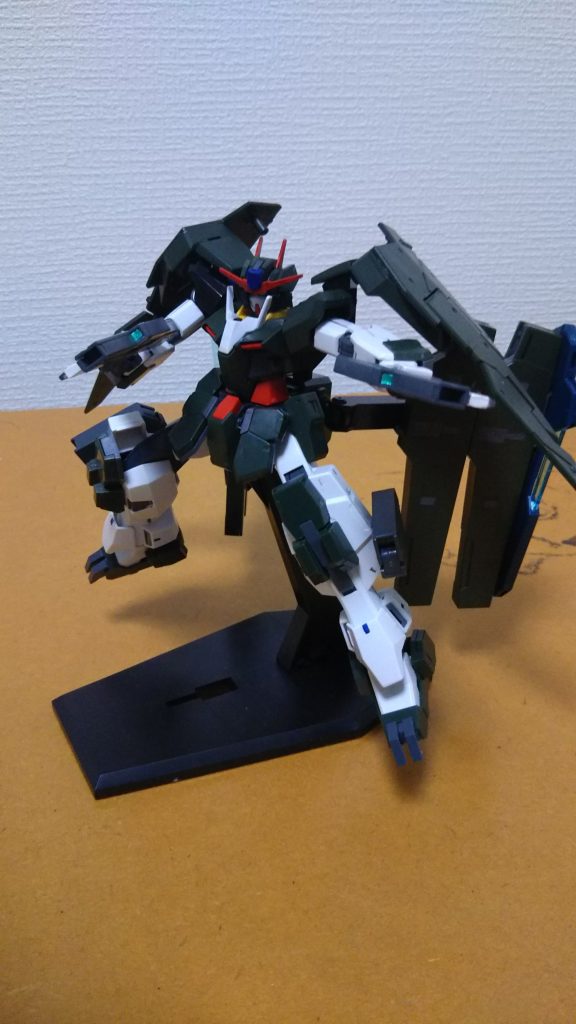 GNピストルビット。
接近戦ではこの武器をエィミーはよく使います。