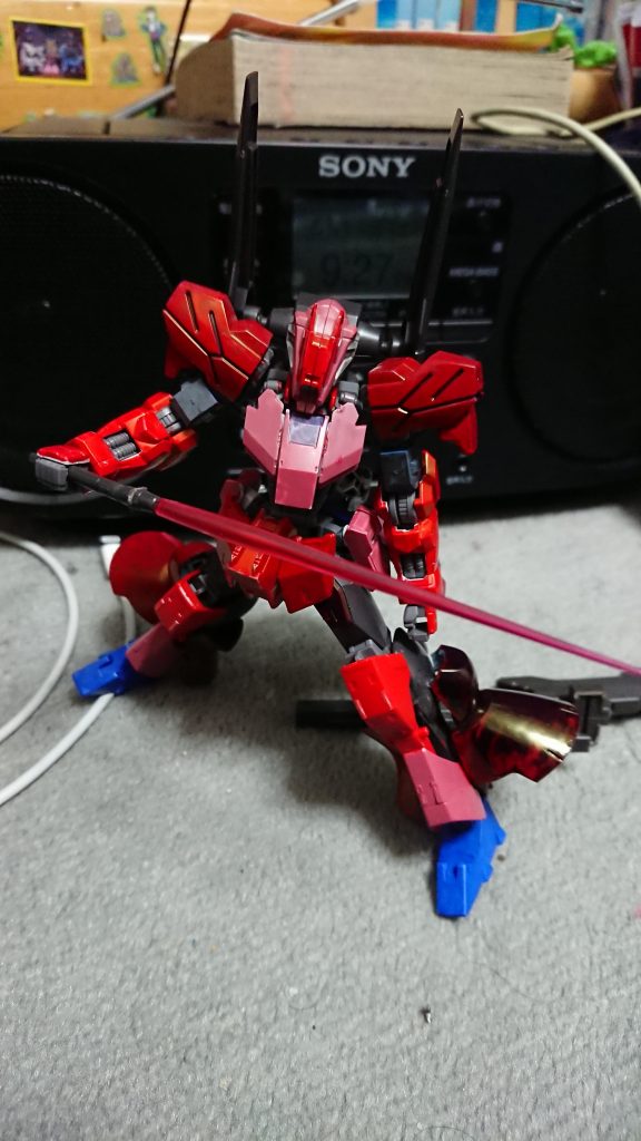 ビームサーベル
ナノラミネートアーマーを切断できる威力を持つ格闘兵装。アスタロトMk-IIのものと出力は変わらないが、柄部分が長い。1本だけ装備している訳は、格闘戦メインの機体ではないことを示唆する。