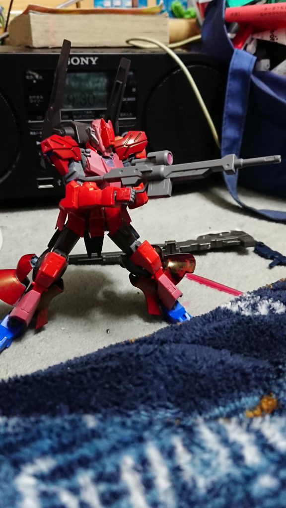 ビームライフル
ギャラルホルンが開発した量産品。外見はヴィダールのライフルに似ているが関連性は不明。あまり使用されなかった。