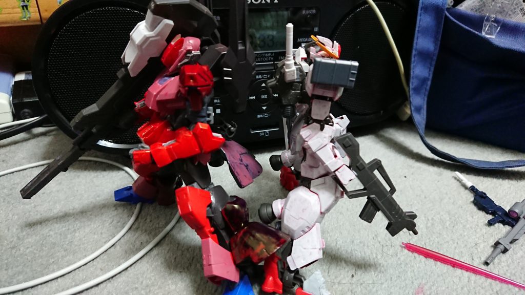 前作のアスタロトMk-IIとツーショット。互いのモチーフは、リックディアスとガンダムMk-II。