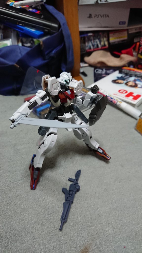 ブレード
ナノラミネートアーマー製の実体剣。