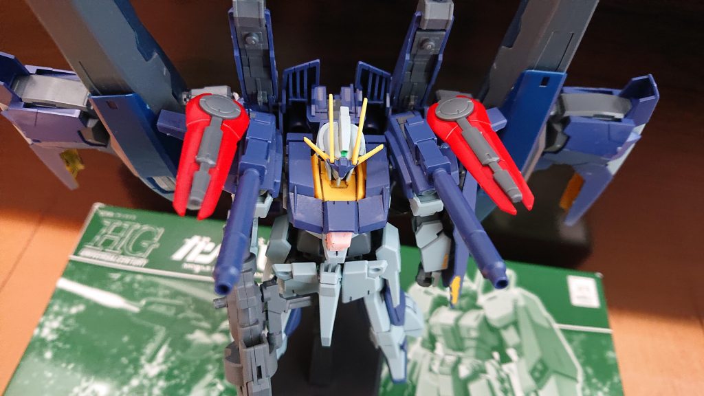 整備兵「肩にはビーム・キャノンとビーム・バルカンを追加しました。ビーム・キャノンはリ・ガズィのものの流用です。ビーム・バルカンは試作品です。」
アコ「へぇ〜肩はまともですね。」