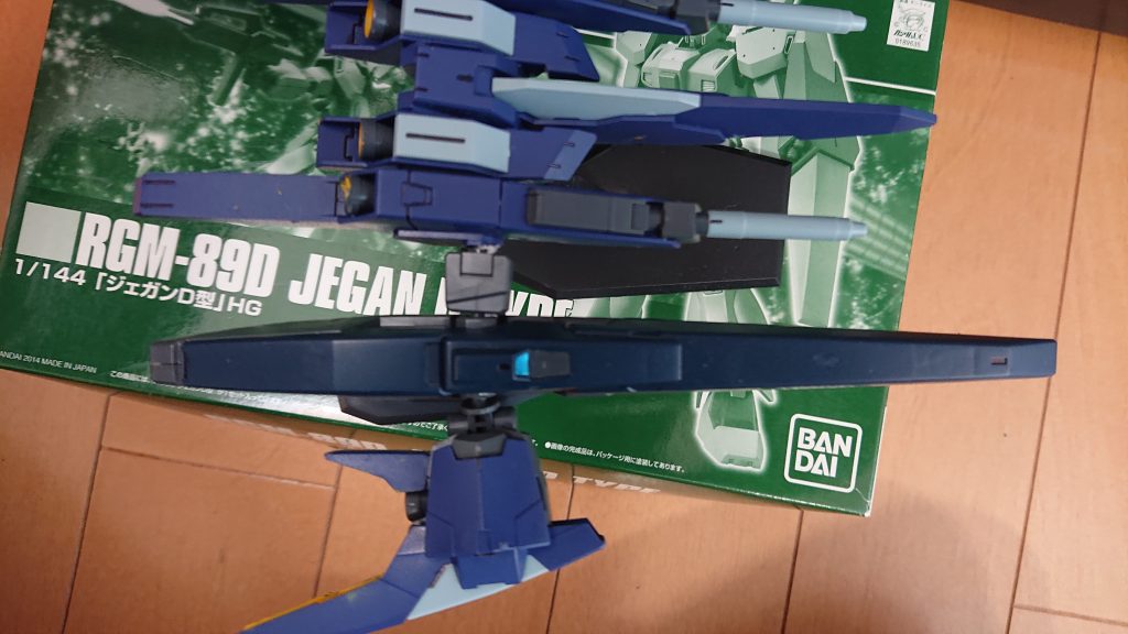 整備兵「このウェポンバインダーは、ジェガン用ジェネレーターと高出力スラスター、ハイメガ砲を装備しています。」
アコ「ハイメガ砲って言いました!?なんでそんな危ないものを装備できるんですか!?」
整備兵「だってジェネレーター直結ですし。まぁ、んなことは気にしないでください。」
ルシアン「気にしろよ!」
整備兵「あと、重いですが高出力スラスターのおかげでスピードは元より1.1倍ほど上がっています。」