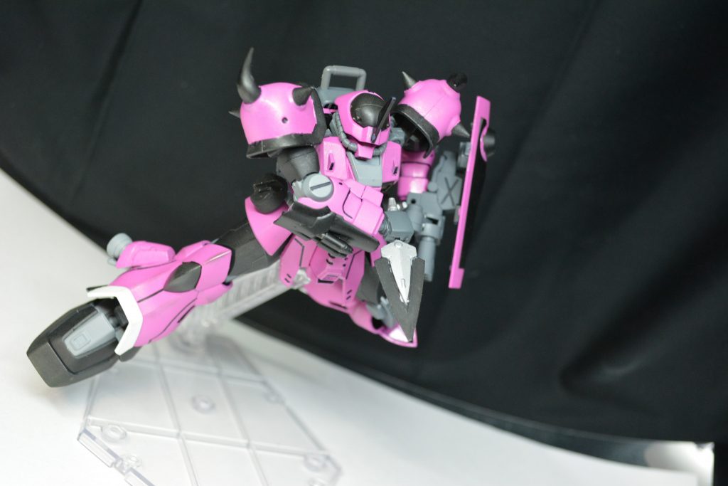 ## ヒートダガー

腰の両脇に装備しています。