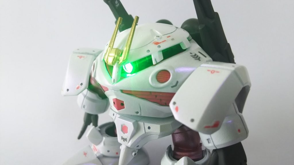 モノアイにミライト仕込みましたので光ります。