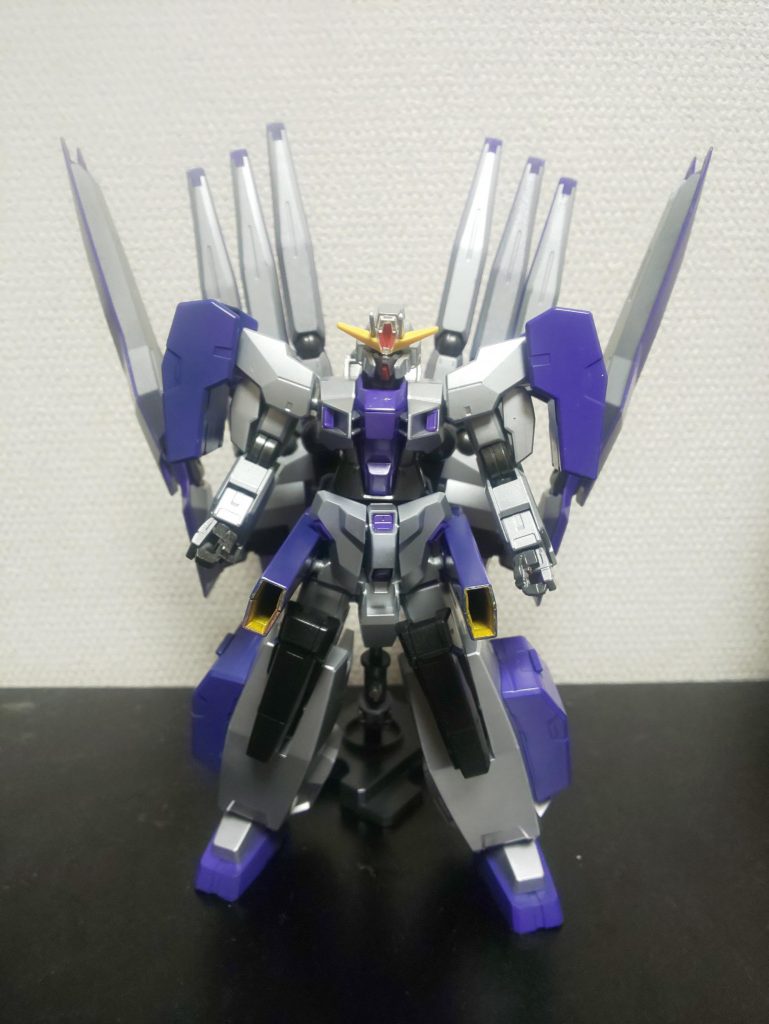 正面です。色はジャイオーンとティエリアのイメージカラーの紫を主としました。立ち姿がハルートみたいになりました…