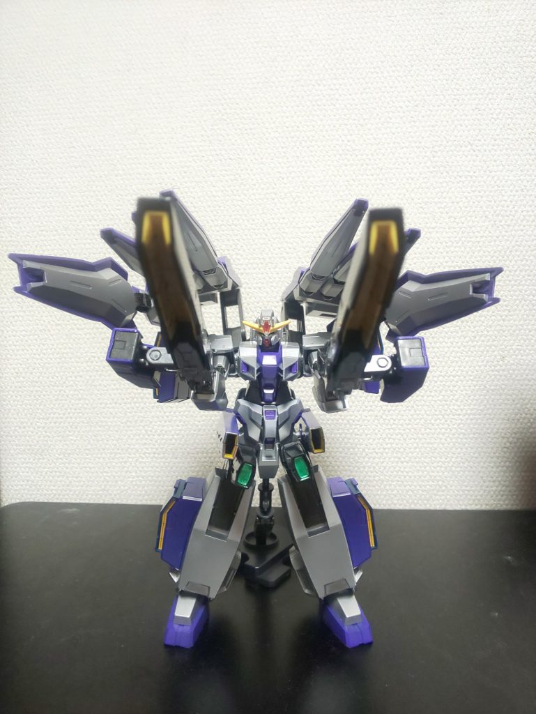 一斉発射です!
ビッグアーム8門+腰2門+膝2門+GNバズーカの計14門からの掃射です。GNバズーカにはGN粒子貯蔵タンクを追加しました。