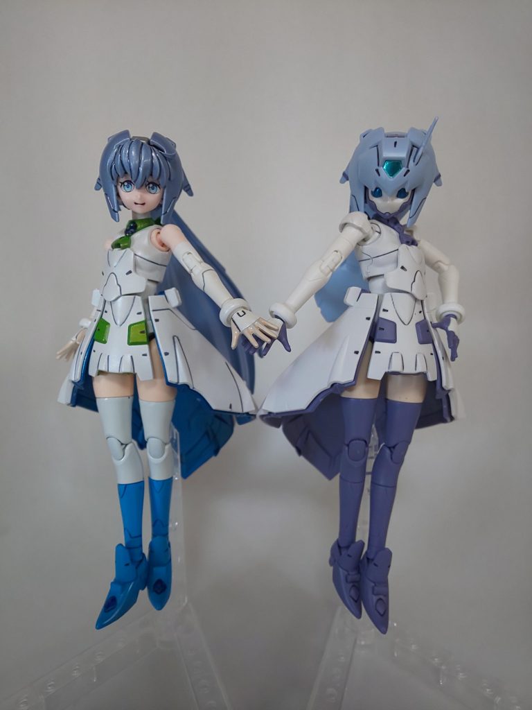 サラとモビルドールサラを並べて。
肌色はダイバーナミさんからの流用とペイントの二種類あります。
フトモモは可動するので色ハゲの対策です。
にしても巣組でも凄いですよね。さすが財団B