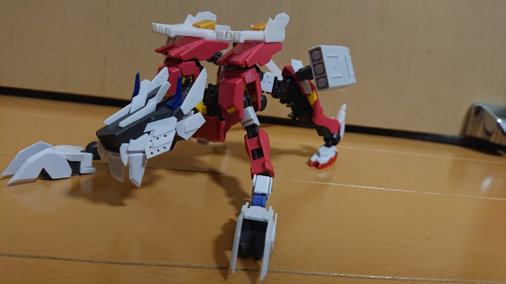 プラ板による装飾でかなり獣感ある外見になりました。筆塗り全身塗装です。