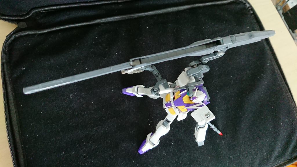 本機のメイン武器は前述の通り試作型大型GNキャノンだ。これは超長距離射撃での任務を想定し作られたが試作のため問題点が多かった。デュナメスが行った地上から宇宙への狙撃装備の元がこれである