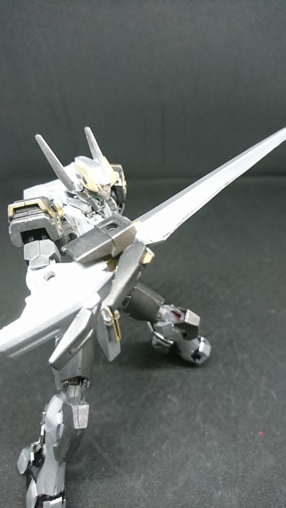 BD-10スピカ
腕部一体型ブレード
リーチは長く攻撃範囲が広く扱いやすい
刀身はスタンモードの切り替えができ
武装したテロ組織の鎮圧に役立ち気絶させる非殺傷のため感情傾向の揺らぎがない