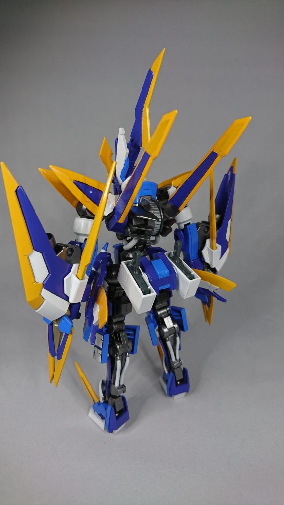 背中から突き出ているブルデュエルのスラスター？をまっすぐにするのが大変でした