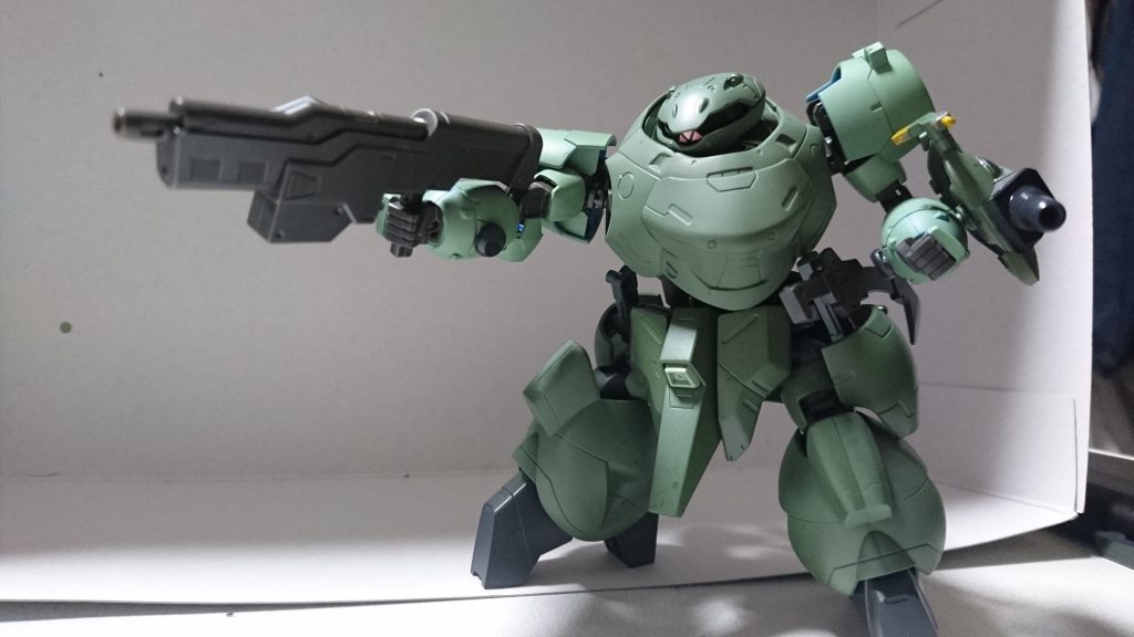 -武装-
【マシンガン(大)】夜明けの地平線団より押収するも、鉄華団本部隊には採用されず大半が売却されたり倉庫に放置されたマシンガン。これを許可を得た上でそのまま使用している。
弾数はそれなりに多いものの、元々押収した数が少ないだけでなく予備の弾薬の大半は本部隊に回されている事もあり、弾切れになったらデッドウェイトと化すため使い捨てせざるを得ない。