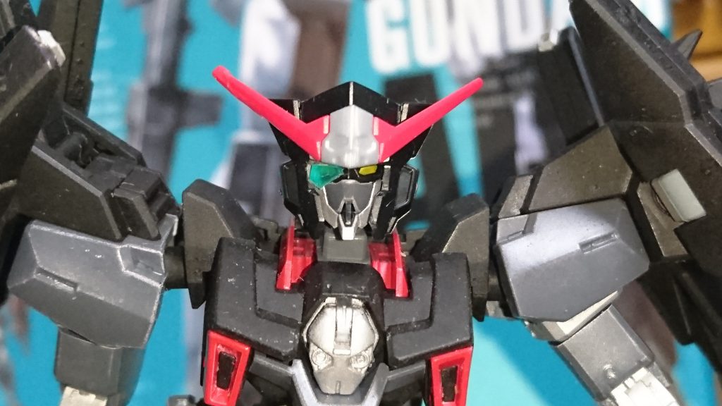 頭部塗装前。
マグナムのランナーから削り出しています。
元々のバイザーを切り離してガイドラインにしながら製作しました。