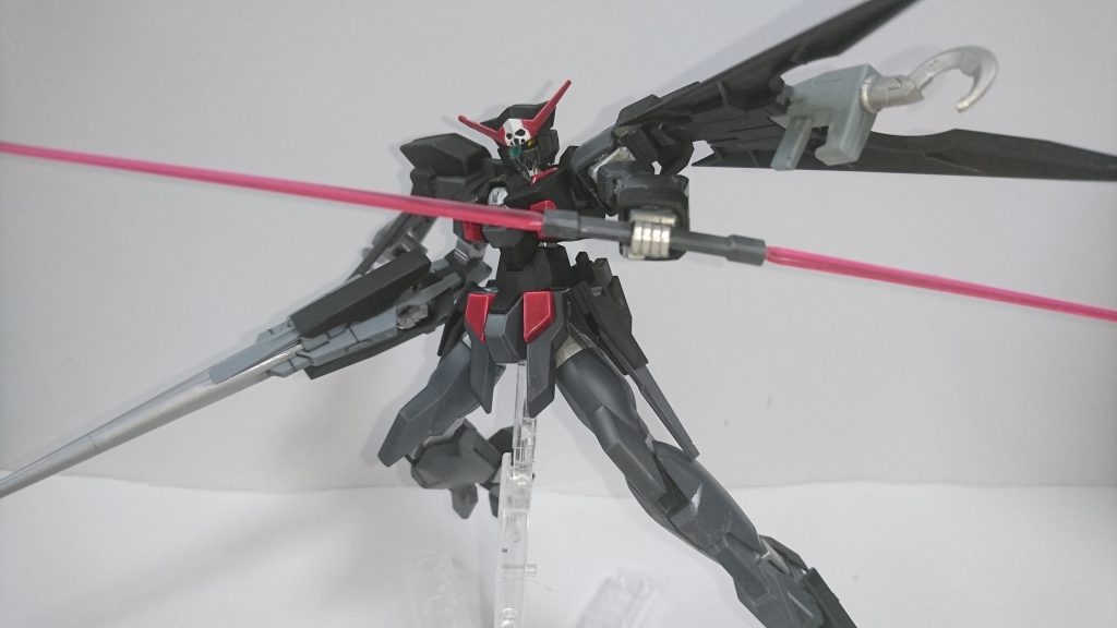 ビームサーベル連結形態。
最終回で一度だけ使った武装を再現してみました。
ぜハート戦でサーベルを全損して無補給で戦線復帰しているのに使用できたことは未だに謎ですが‥‥(笑)
以下 適当にアクション